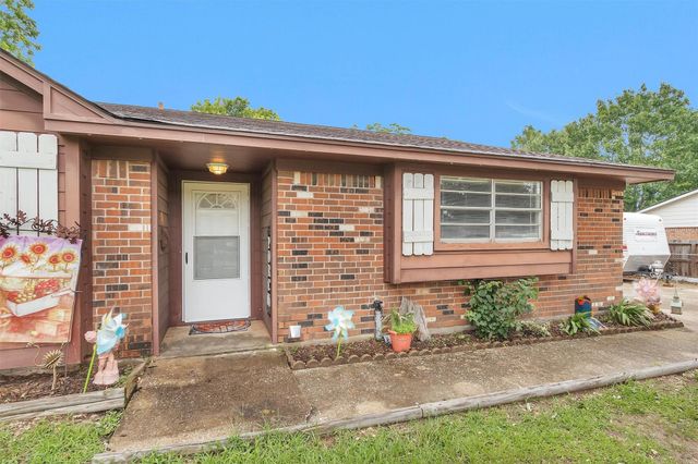 208 Gerald Street, Willis, TX 77378