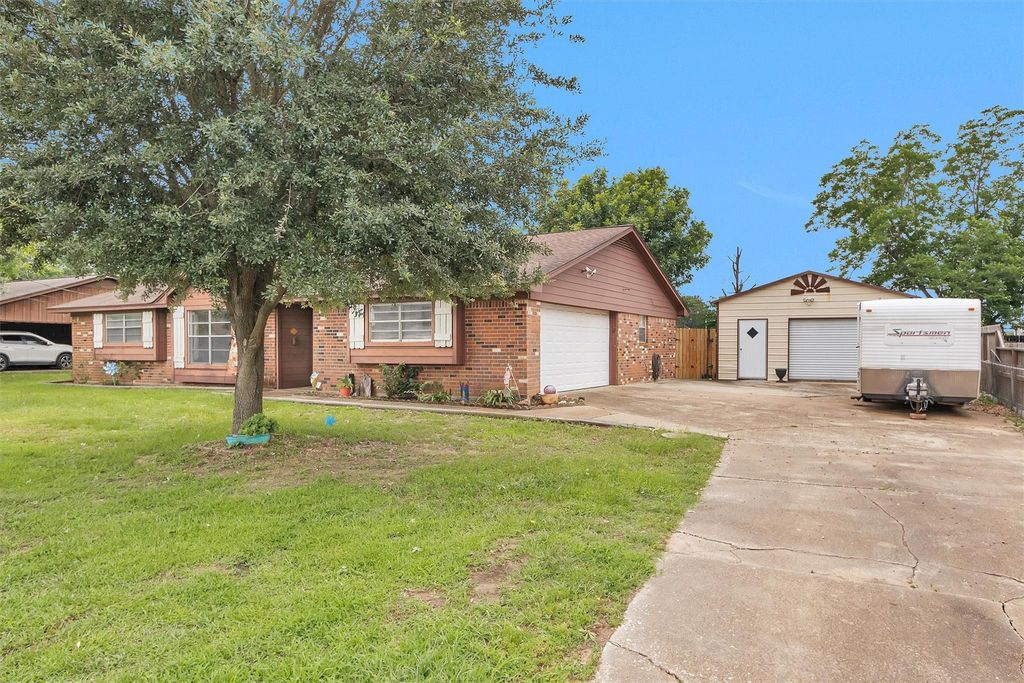 208 Gerald Street, Willis, TX 77378