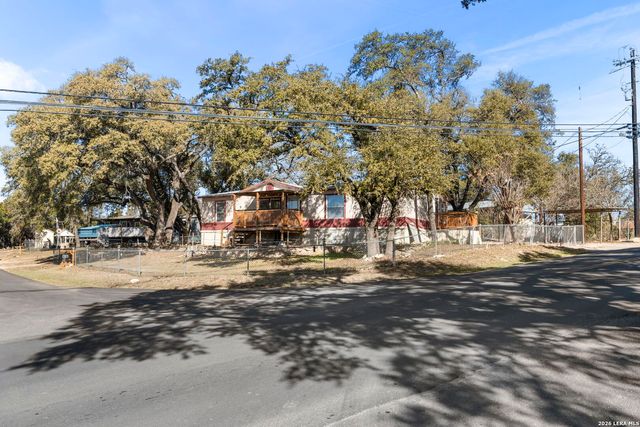 397 Ridgeview, Canyon Lake, TX 78133