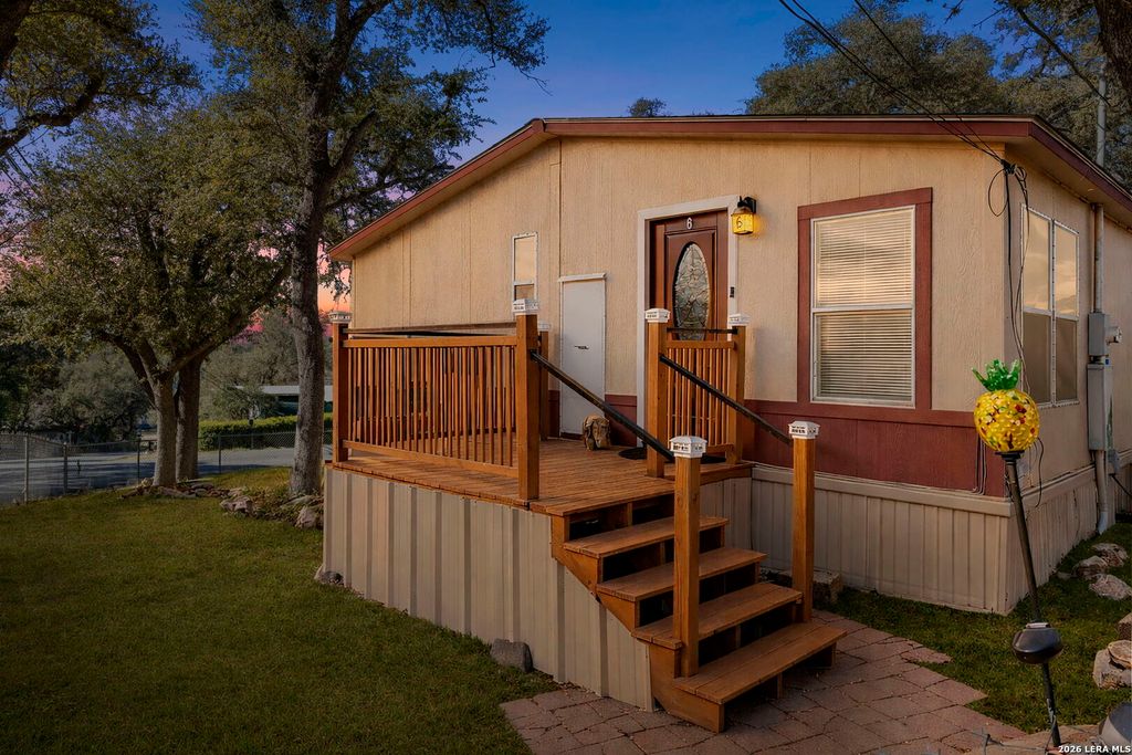 397 Ridgeview, Canyon Lake, TX 78133