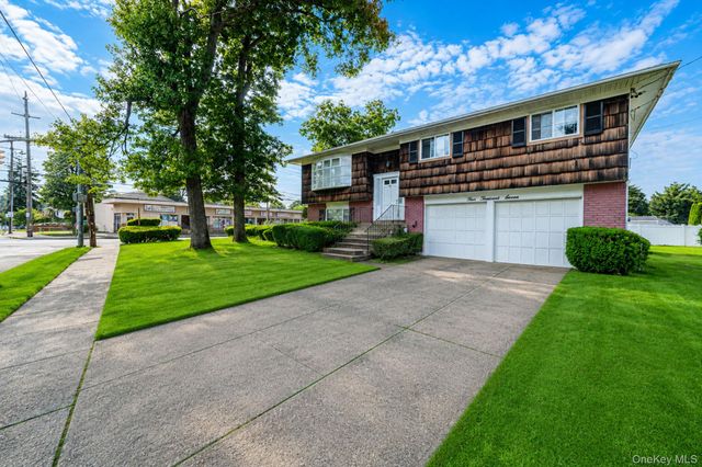4007 Clark Street, Seaford, NY 11783