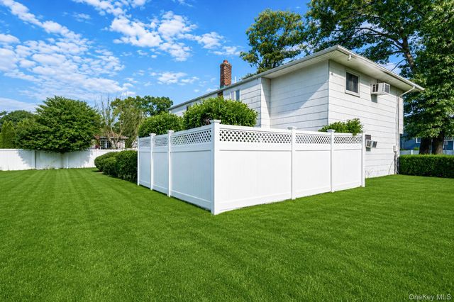 4007 Clark Street, Seaford, NY 11783