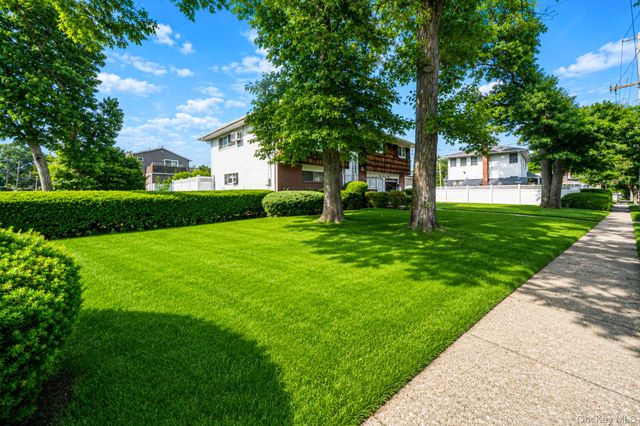 4007 Clark Street, Seaford, NY 11783