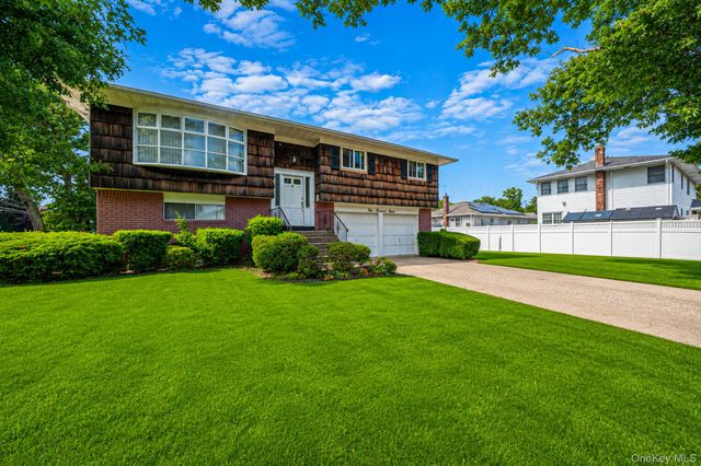 4007 Clark Street, Seaford, NY 11783
