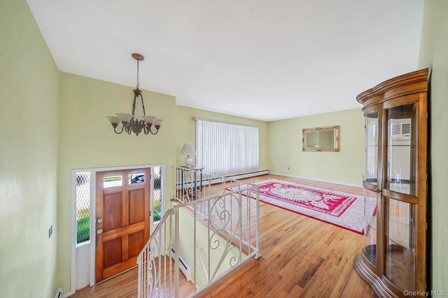 4007 Clark Street, Seaford, NY 11783