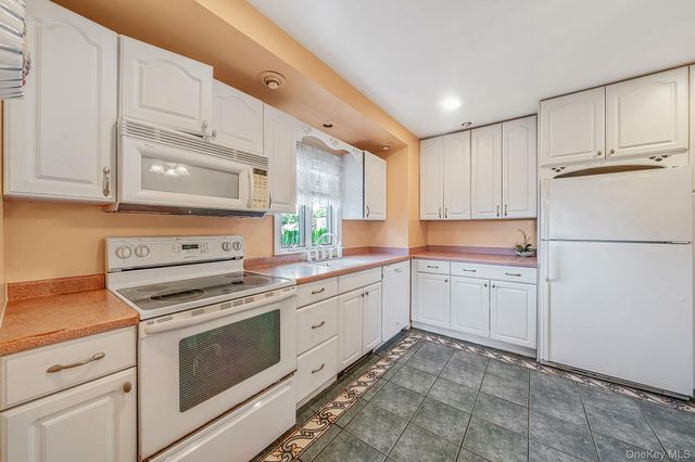 4007 Clark Street, Seaford, NY 11783