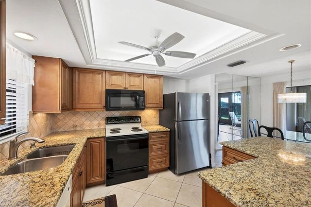 1750 LAKE PLACE 1750-B, Venice, FL 34293