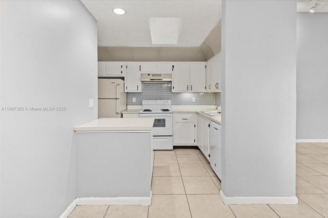 3502 Waterview Cir, Palm Springs, FL 33461