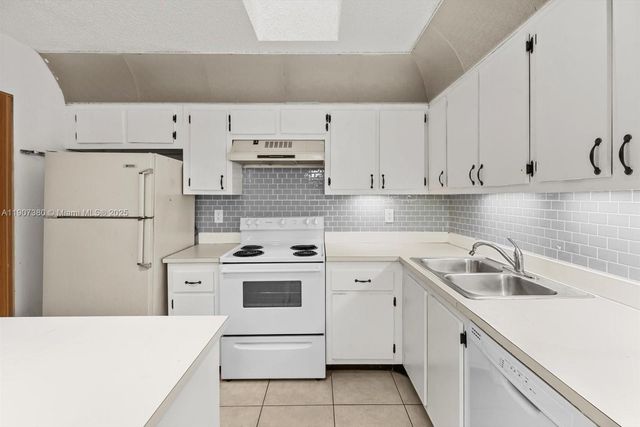 3502 Waterview Cir, Palm Springs, FL 33461