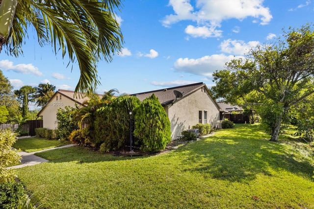 3502 Waterview Cir, Palm Springs, FL 33461