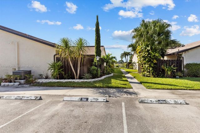 3502 Waterview Cir, Palm Springs, FL 33461