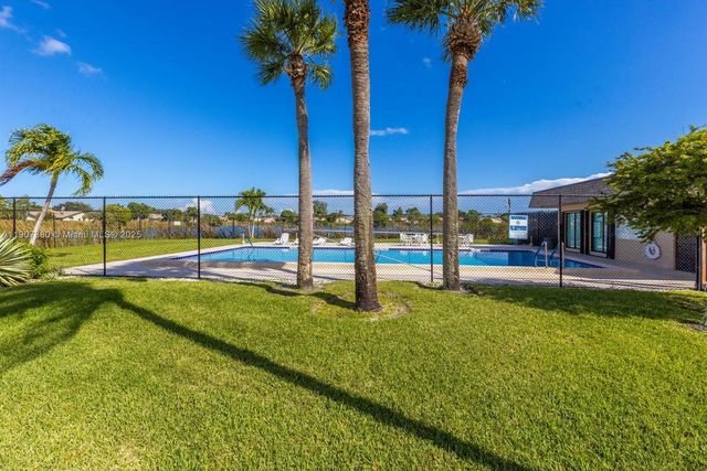 3502 Waterview Cir, Palm Springs, FL 33461