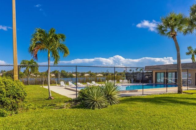 3502 Waterview Cir, Palm Springs, FL 33461