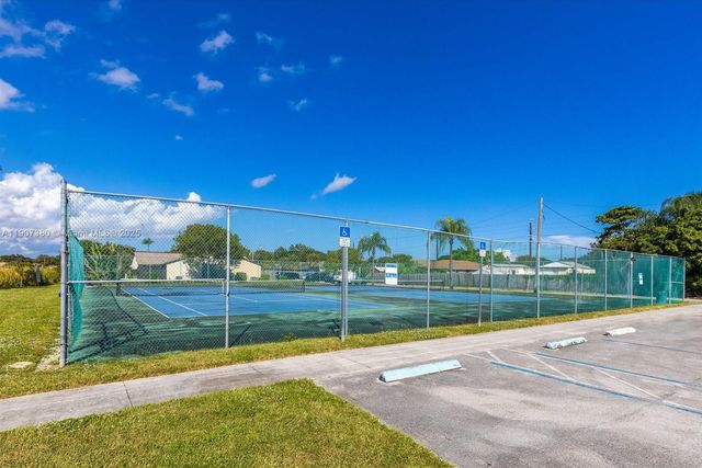 3502 Waterview Cir, Palm Springs, FL 33461