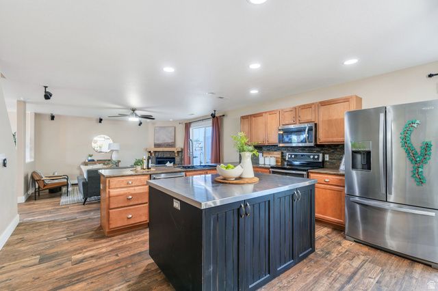 291 W KESTREL DR, Saratoga Springs, UT 84045