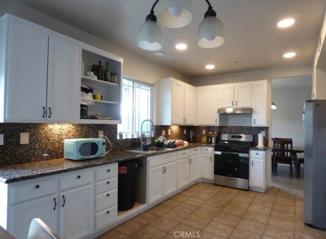 6279 Long Cove Drive, Fontana, CA 92336