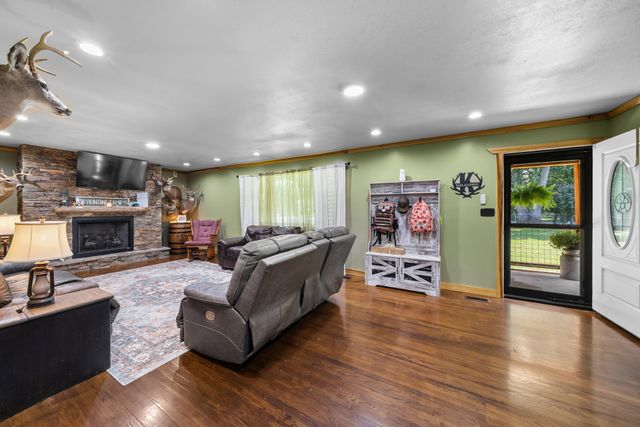 311 Chapman Chapel Rd, Pelham, TN 37366