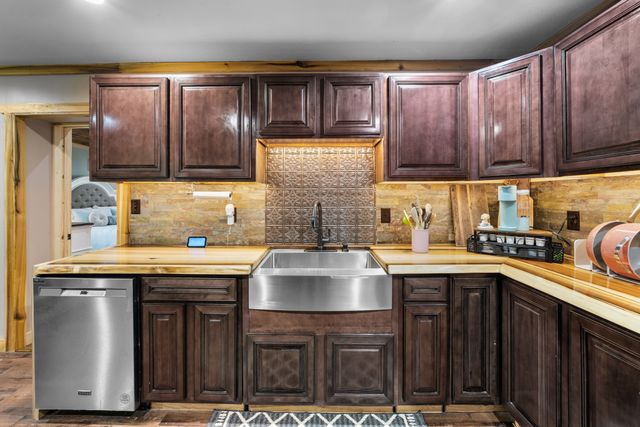 311 Chapman Chapel Rd, Pelham, TN 37366