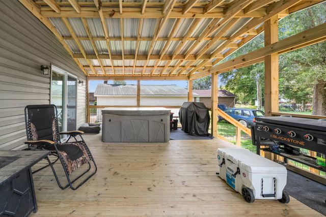311 Chapman Chapel Rd, Pelham, TN 37366