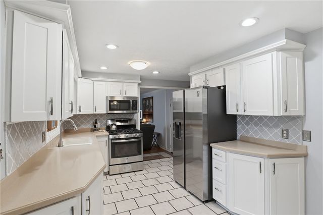 79 KAYE PARK Terrace, Gates, NY 14624