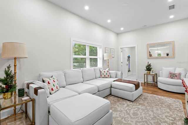 1719 11TH STREET N, St Petersburg, FL 33704