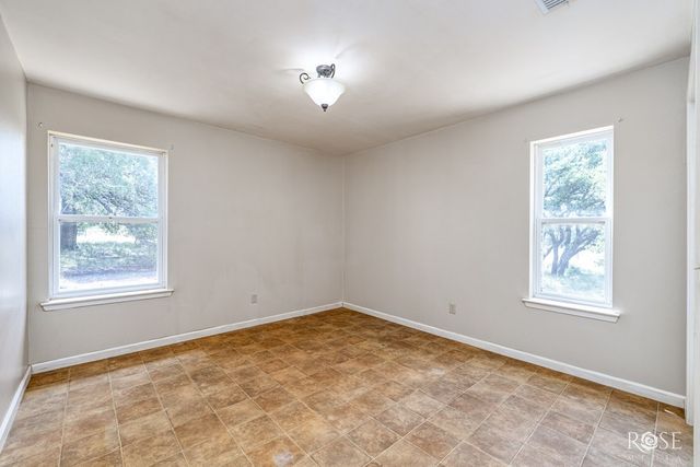 6343 County Rd 101, Mertzon, TX 76941