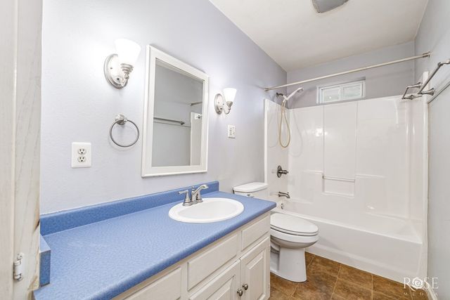 6343 County Rd 101, Mertzon, TX 76941