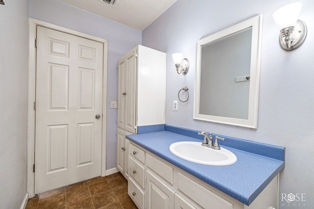 6343 County Rd 101, Mertzon, TX 76941