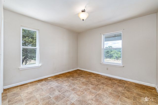 6343 County Rd 101, Mertzon, TX 76941