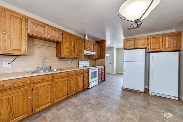 6343 County Rd 101, Mertzon, TX 76941