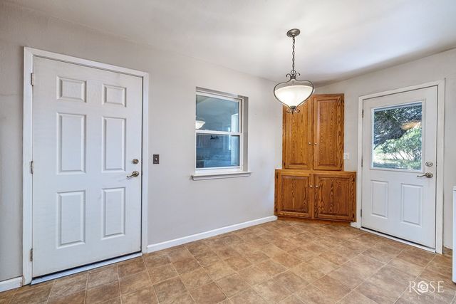 6343 County Rd 101, Mertzon, TX 76941