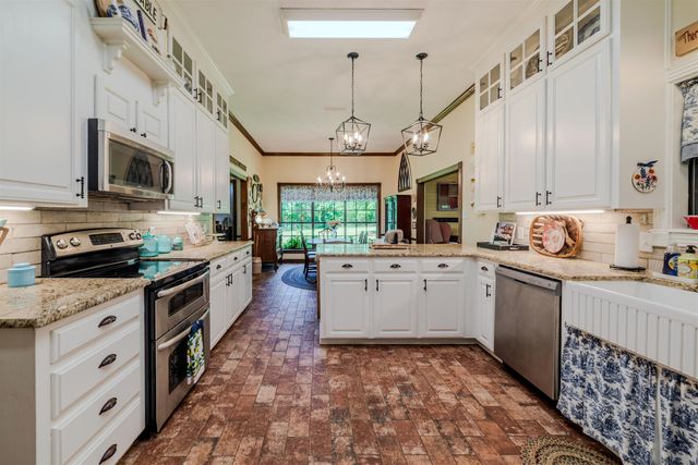 7686 Gopher Rd, Gilmer, TX 75644