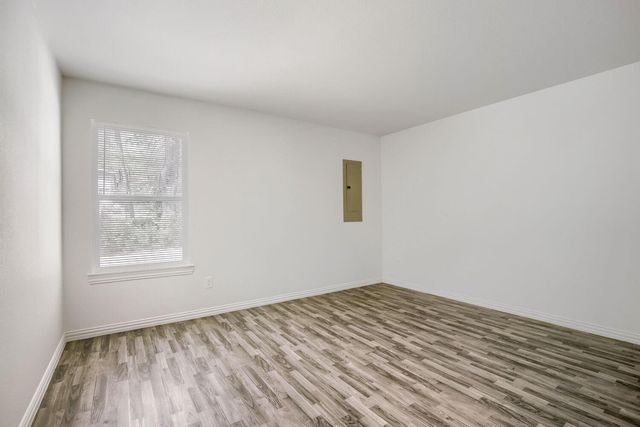1221 N Whitten Avenue, Tyler, TX 75702