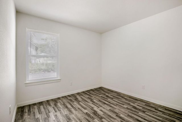 1221 N Whitten Avenue, Tyler, TX 75702