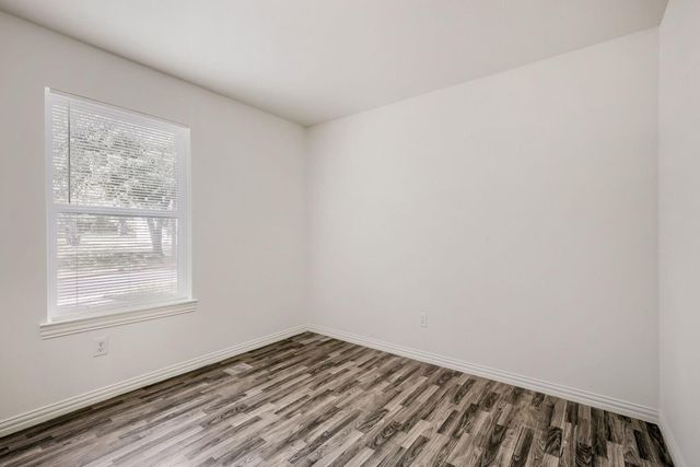 1221 N Whitten Avenue, Tyler, TX 75702