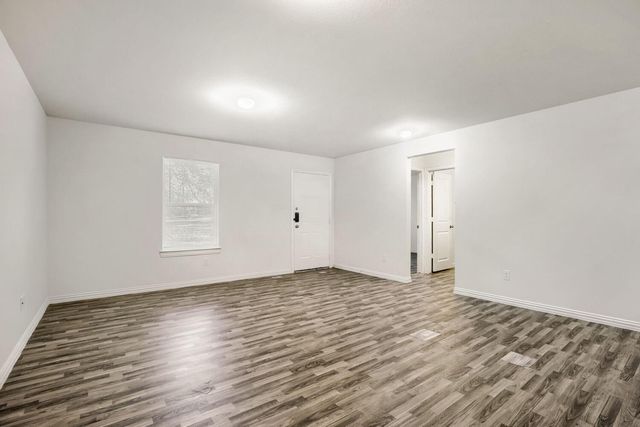 1221 N Whitten Avenue, Tyler, TX 75702