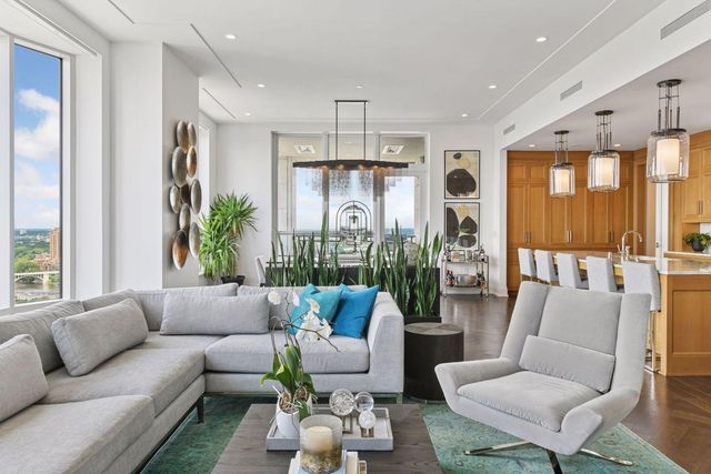 1111 W River Parkway 26A, Minneapolis, MN 55415