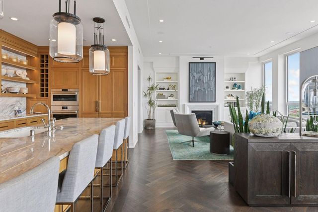 1111 W River Parkway 26A, Minneapolis, MN 55415