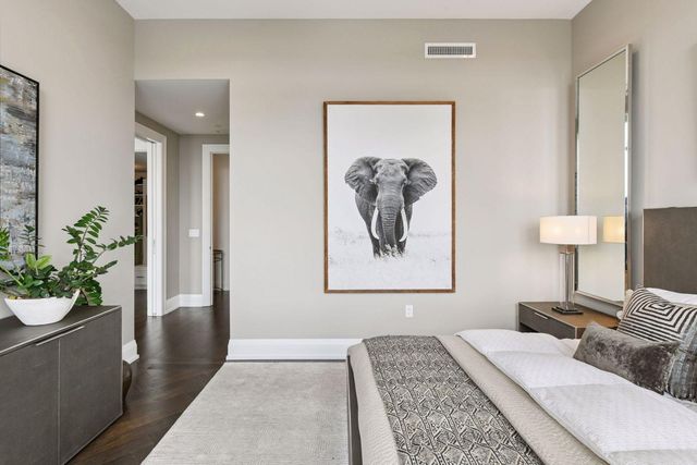 1111 W River Parkway 26A, Minneapolis, MN 55415