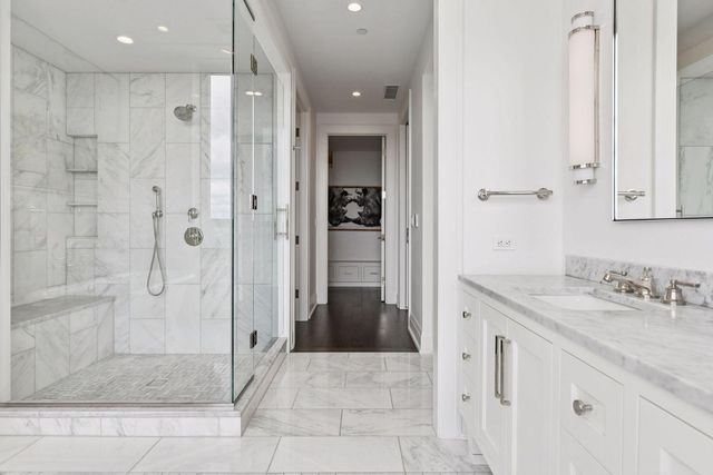 1111 W River Parkway 26A, Minneapolis, MN 55415