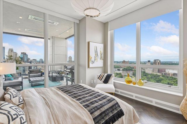 1111 W River Parkway 26A, Minneapolis, MN 55415