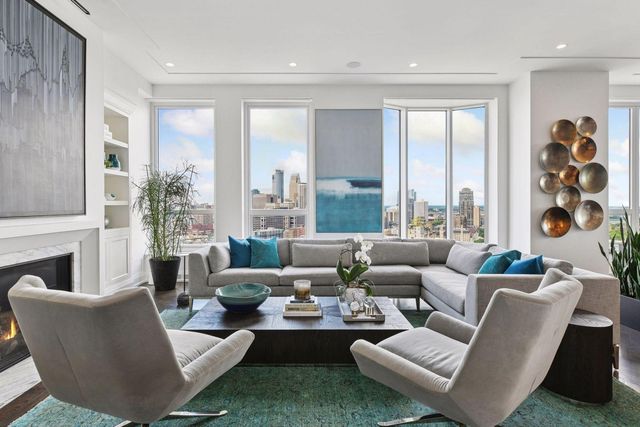 1111 W River Parkway 26A, Minneapolis, MN 55415