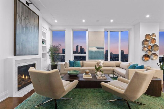 1111 W River Parkway 26A, Minneapolis, MN 55415