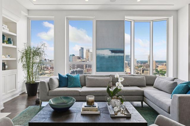 1111 W River Parkway 26A, Minneapolis, MN 55415