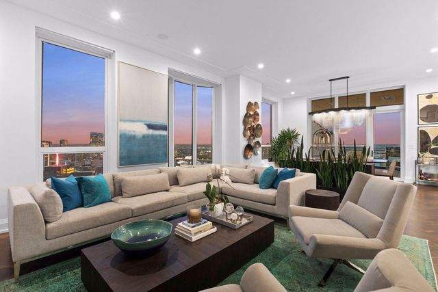 1111 W River Parkway 26A, Minneapolis, MN 55415