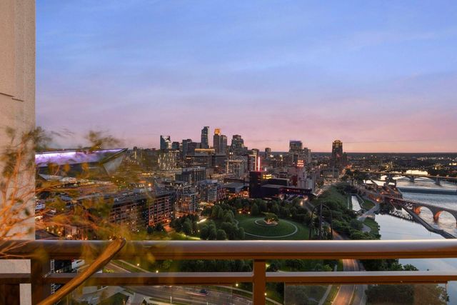 1111 W River Parkway 26A, Minneapolis, MN 55415