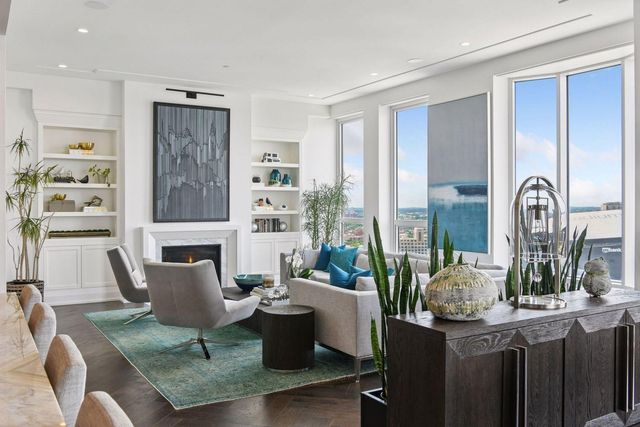 1111 W River Parkway 26A, Minneapolis, MN 55415