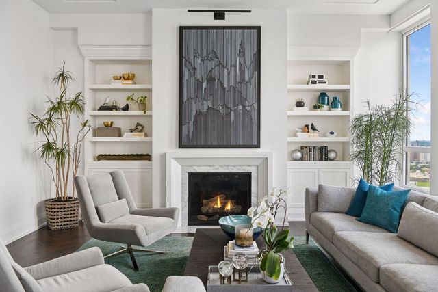 1111 W River Parkway 26A, Minneapolis, MN 55415