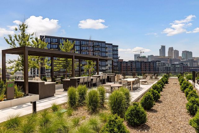 1111 W River Parkway 26A, Minneapolis, MN 55415