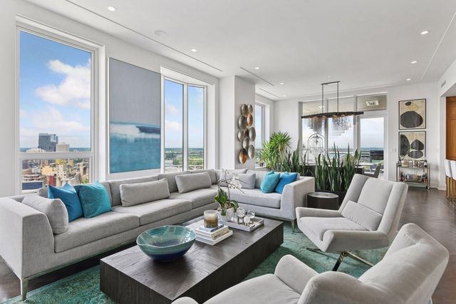 1111 W River Parkway 26A, Minneapolis, MN 55415